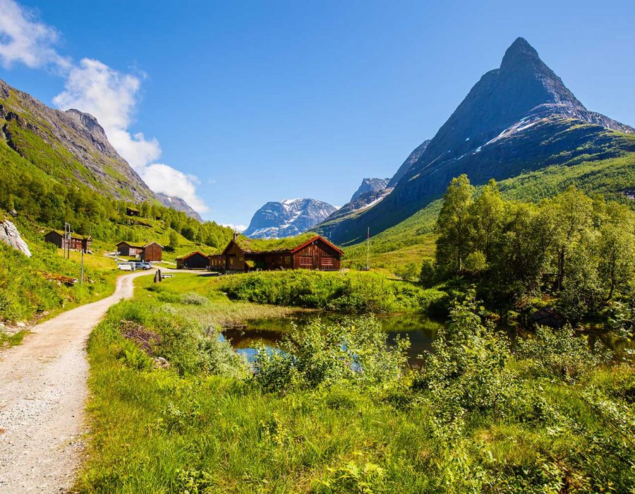 innerdalen-valley-beautiful-hiking-destination-nor-small